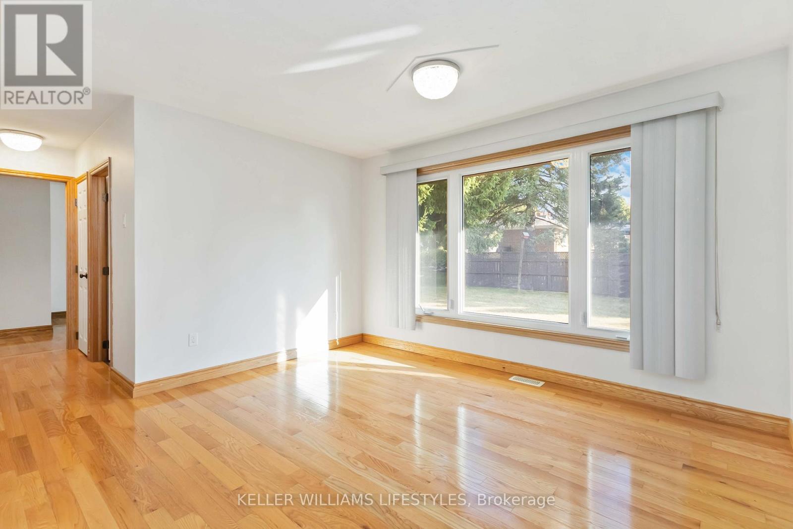 Upper - 61 Delaware Street S, Middlesex Centre, Ontario  N0L 1R0 - Photo 11 - X12430629