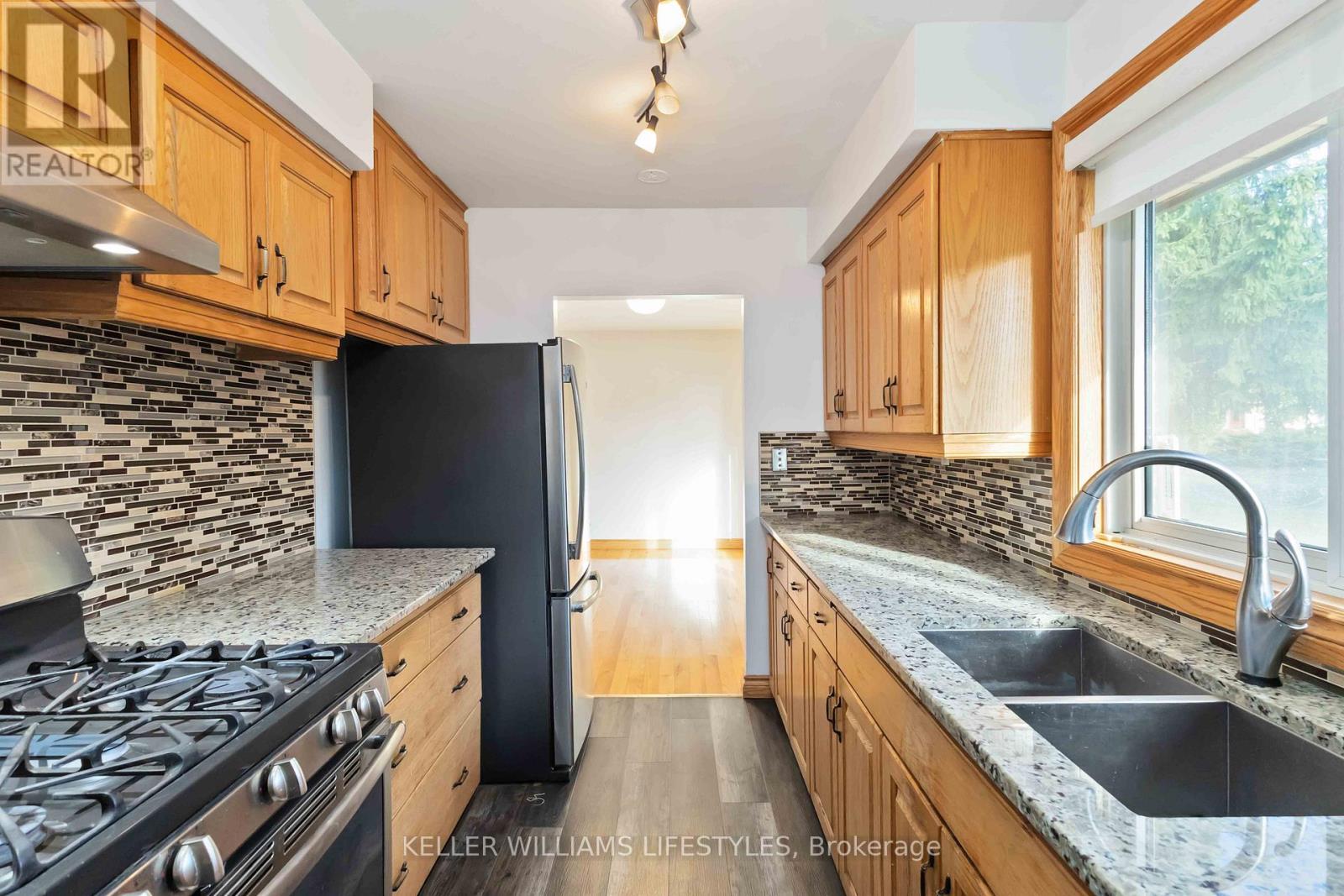 Upper - 61 Delaware Street S, Middlesex Centre, Ontario  N0L 1R0 - Photo 14 - X12430629