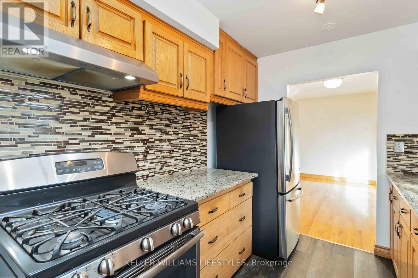 Upper - 61 Delaware Street S, Middlesex Centre, Ontario  N0L 1R0 - Photo 15 - X12430629
