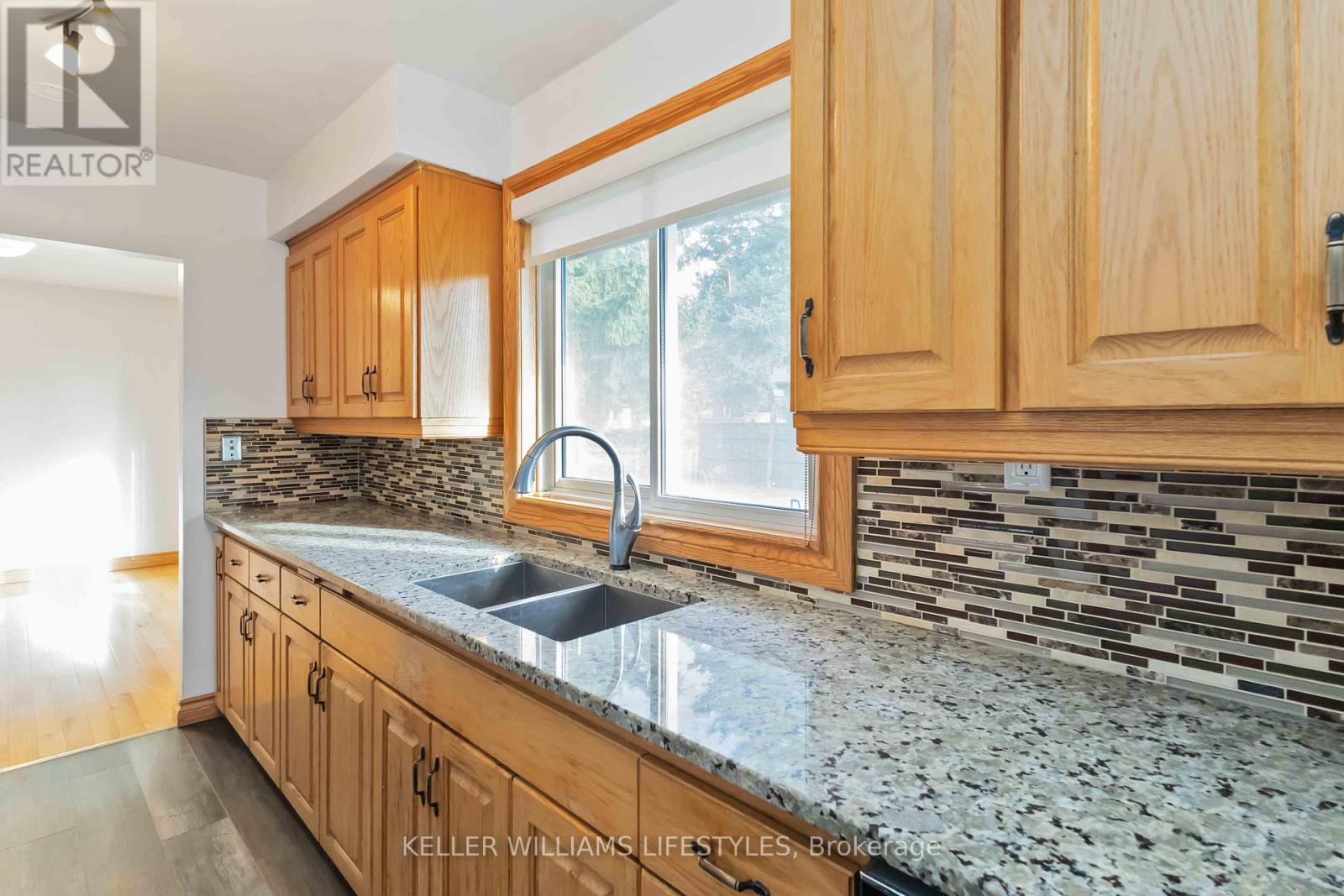 Upper - 61 Delaware Street S, Middlesex Centre, Ontario  N0L 1R0 - Photo 16 - X12430629