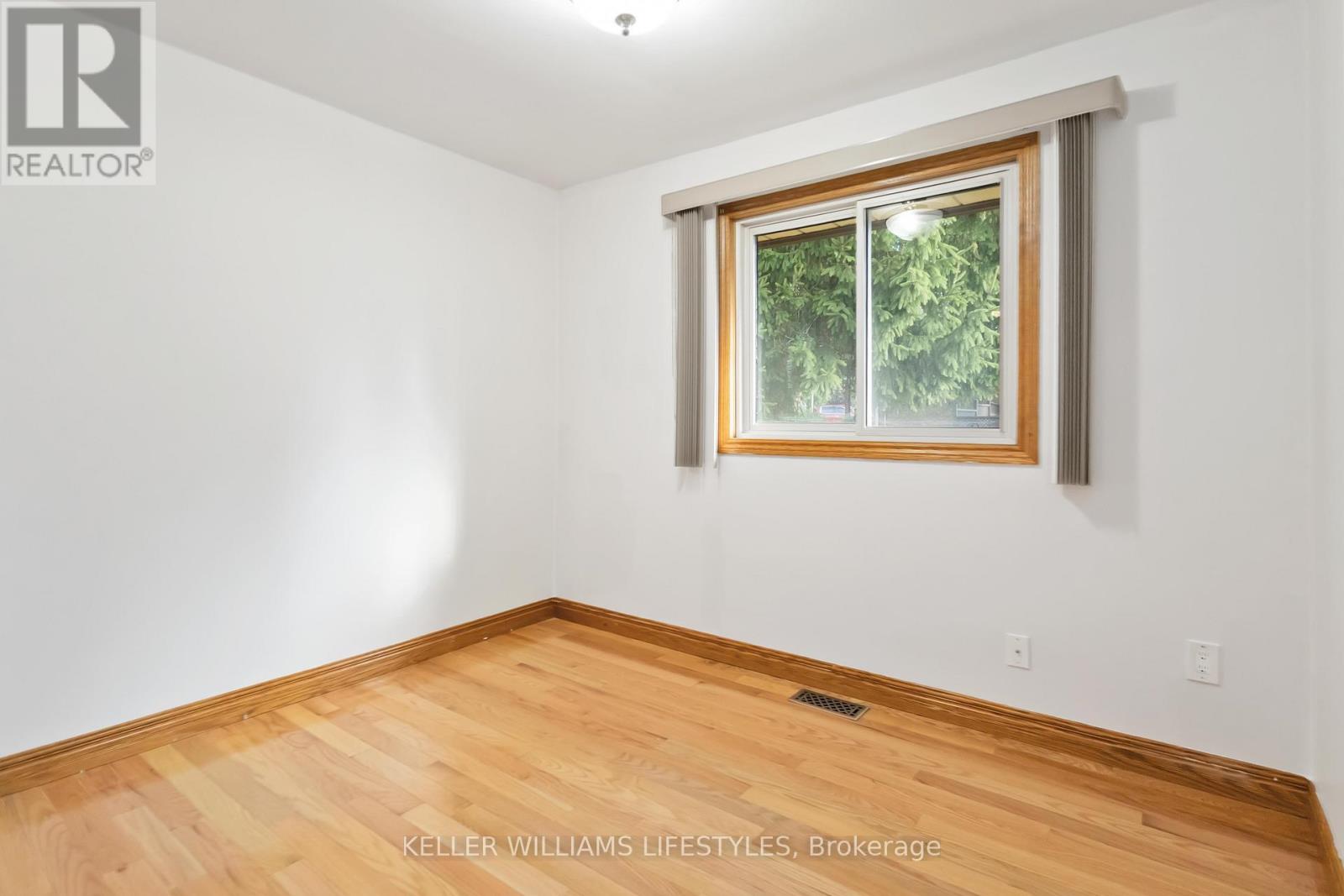 Upper - 61 Delaware Street S, Middlesex Centre, Ontario  N0L 1R0 - Photo 17 - X12430629