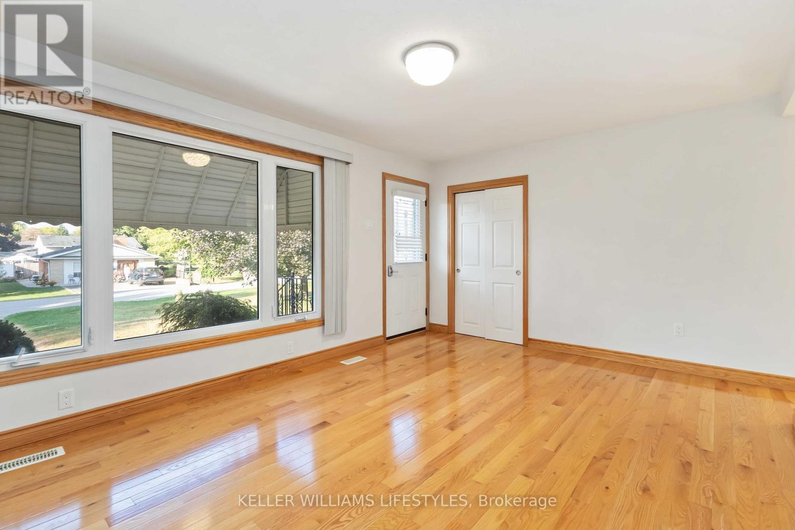 Upper - 61 Delaware Street S, Middlesex Centre, Ontario  N0L 1R0 - Photo 4 - X12430629