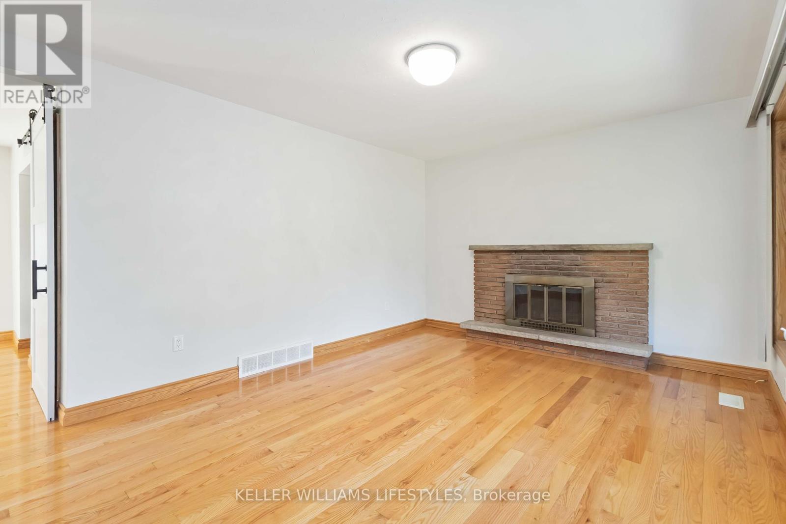 Upper - 61 Delaware Street S, Middlesex Centre, Ontario  N0L 1R0 - Photo 6 - X12430629
