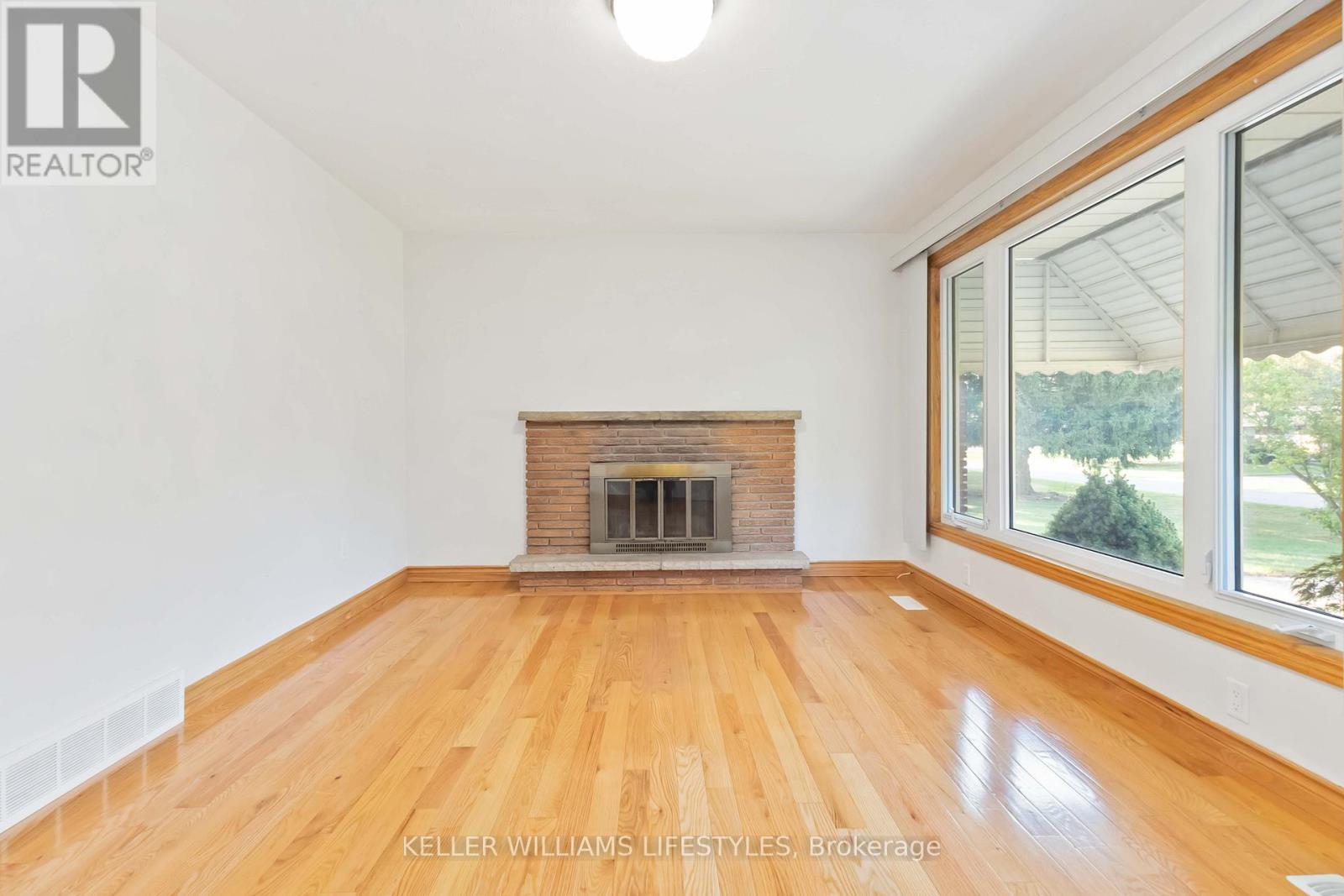 Upper - 61 Delaware Street S, Middlesex Centre, Ontario  N0L 1R0 - Photo 7 - X12430629