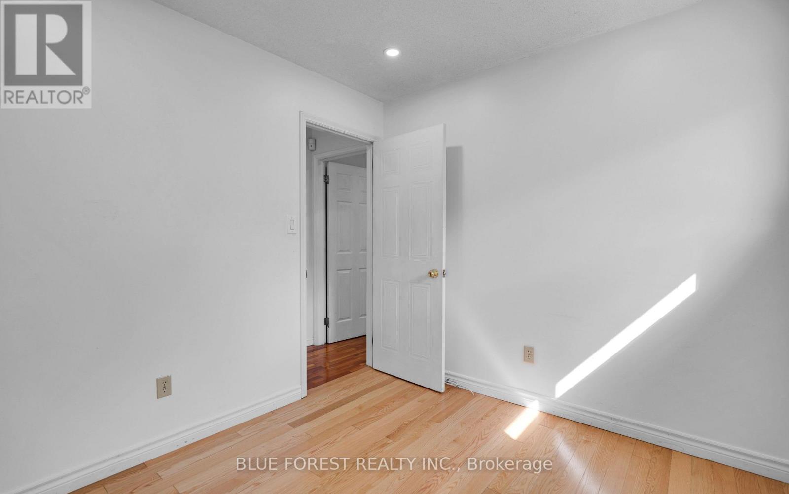 92 Ardsley Road, London North, Ontario  N6G 3W4 - Photo 12 - X12430630
