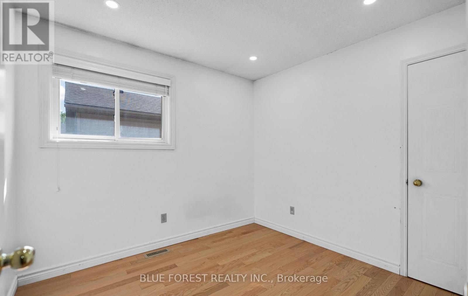 92 Ardsley Road, London North, Ontario  N6G 3W4 - Photo 13 - X12430630