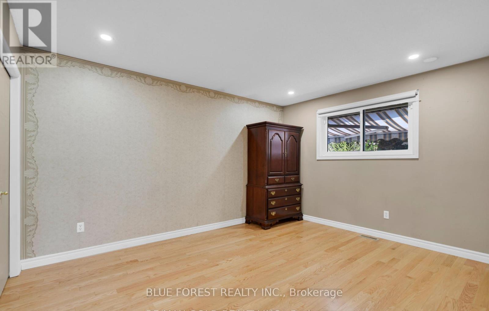92 Ardsley Road, London North, Ontario  N6G 3W4 - Photo 16 - X12430630