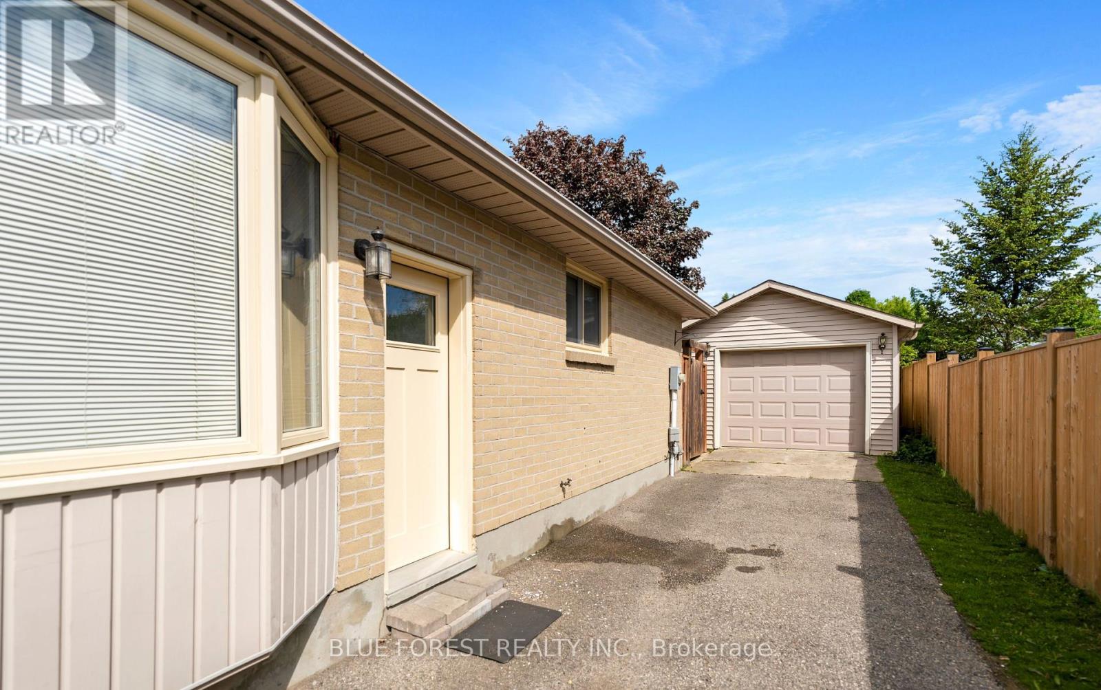 92 Ardsley Road, London North, Ontario  N6G 3W4 - Photo 29 - X12430630