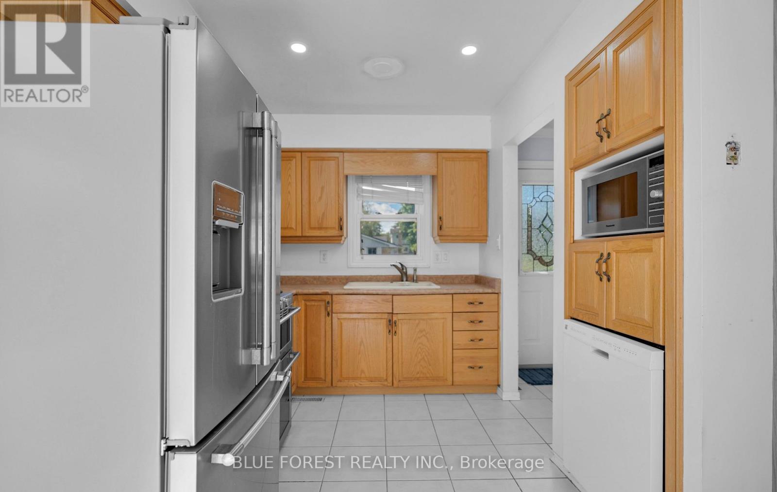 92 Ardsley Road, London North, Ontario  N6G 3W4 - Photo 8 - X12430630