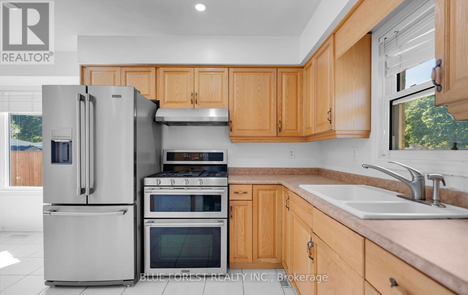 92 Ardsley Road, London North, Ontario  N6G 3W4 - Photo 9 - X12430630
