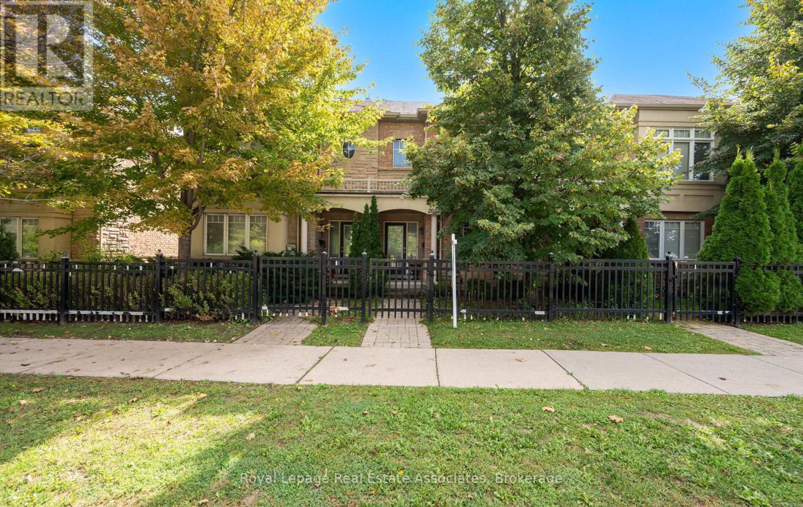 2022 Lakeshore Road W, Mississauga, Ontario  L5J 1J8 - Photo 2 - W12412403