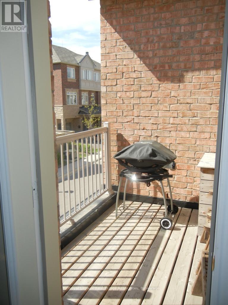 2022 Lakeshore Road W, Mississauga, Ontario  L5J 1J8 - Photo 10 - W12412403