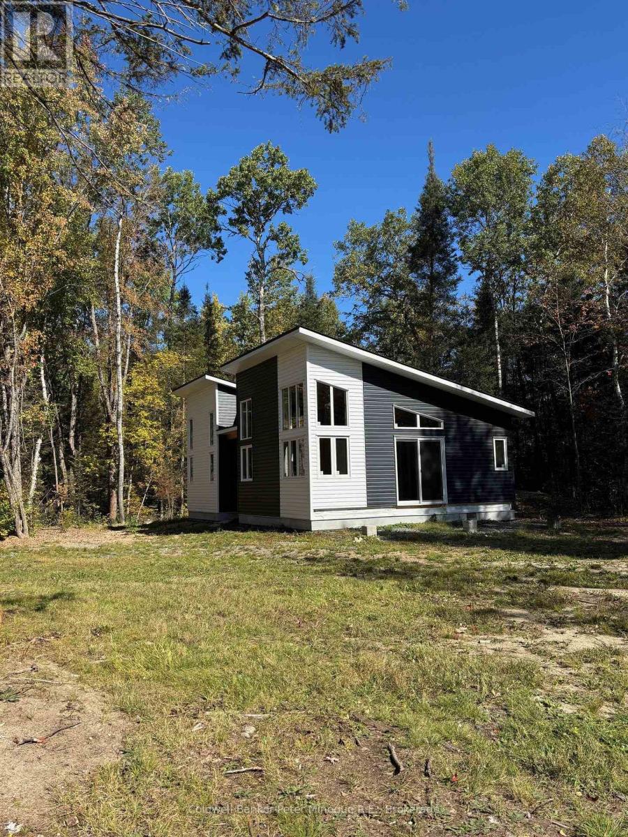 30 Shields Point Road, Bonfield, Ontario  P0H 2E0 - Photo 12 - X12421631