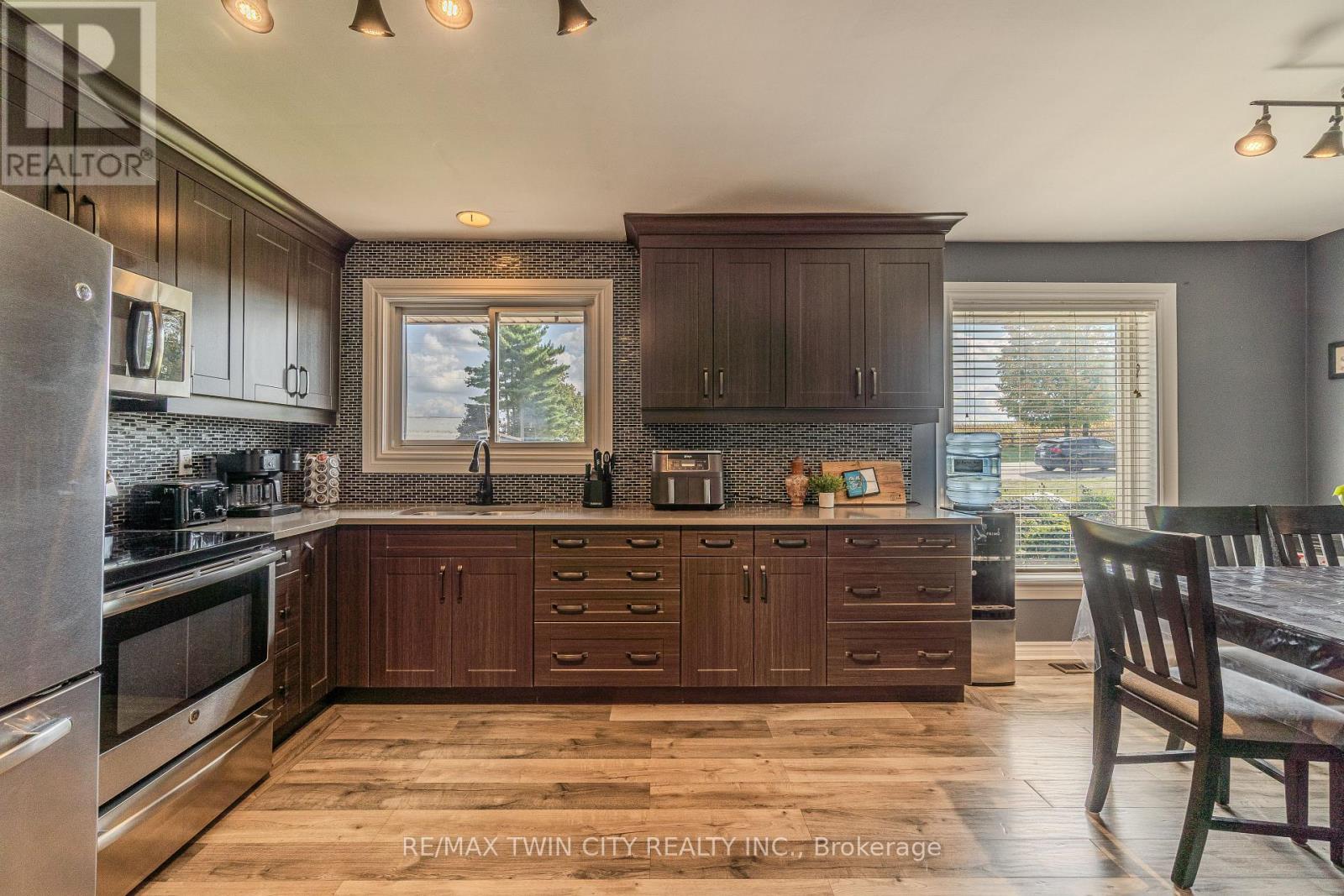 591 Governors Road E, Brant, Ontario  N3L 3E1 - Photo 5 - X12430610