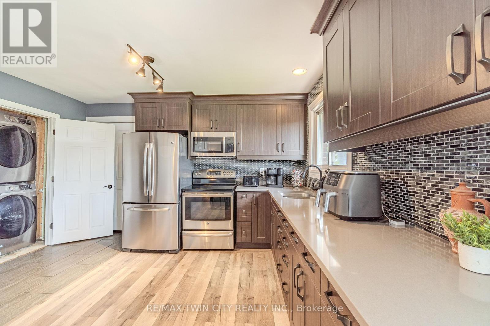 591 Governors Road E, Brant, Ontario  N3L 3E1 - Photo 6 - X12430610