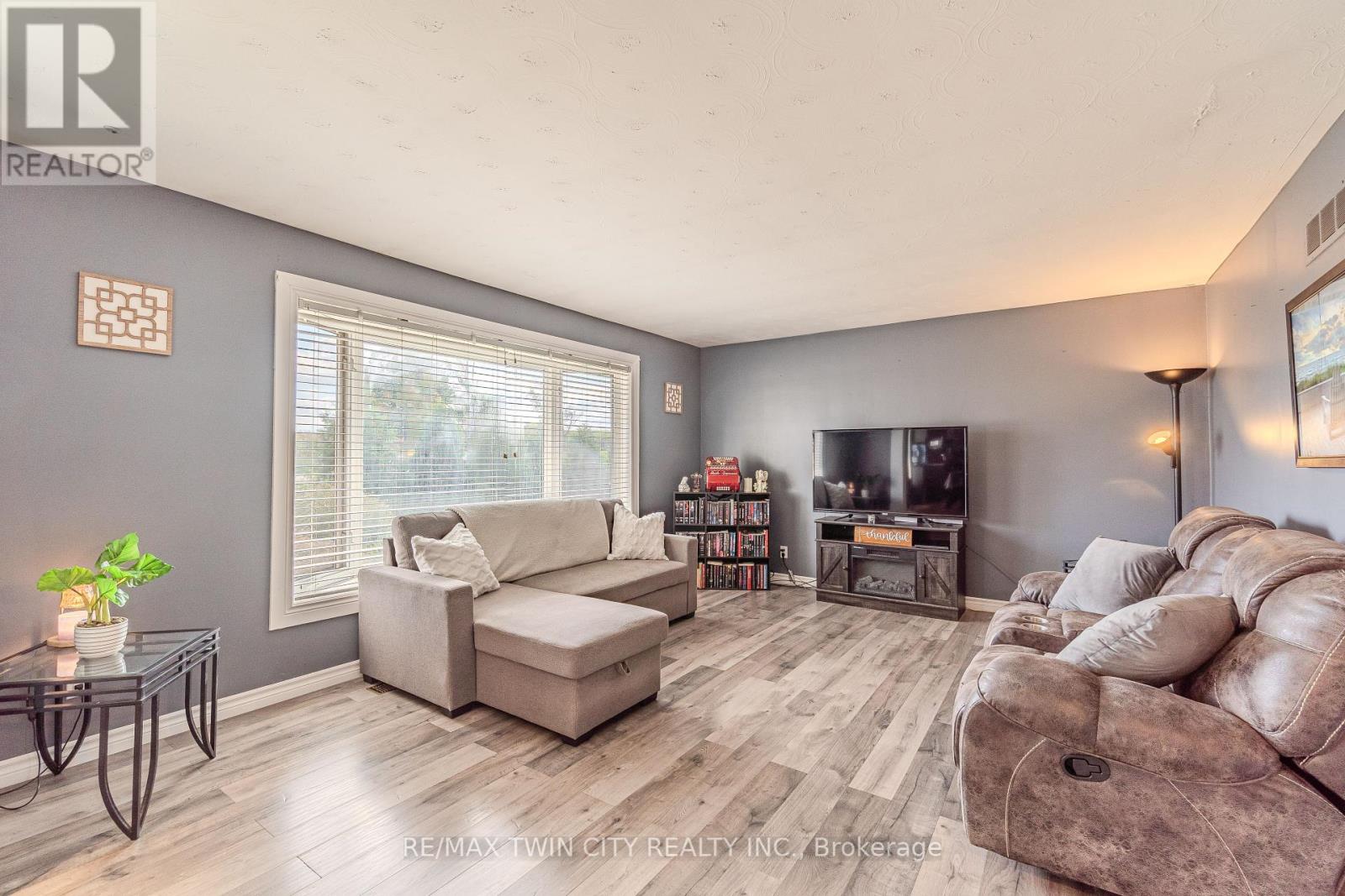 591 Governors Road E, Brant, Ontario  N3L 3E1 - Photo 9 - X12430610