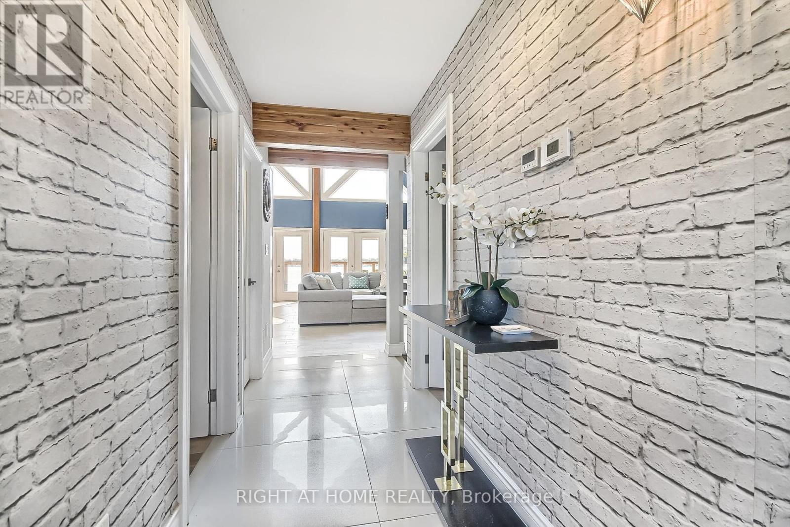 26 Beach Road, Kawartha Lakes, Ontario  K0M 2C0 - Photo 10 - X12396312
