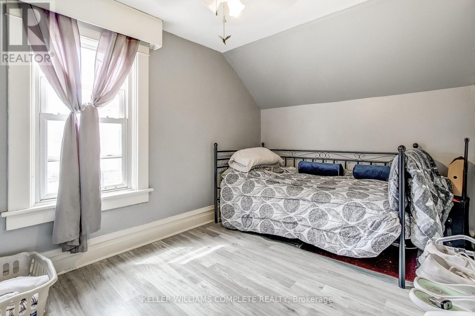 4634 Armory Street, Niagara Falls, Ontario  L2E 1S6 - Photo 12 - X12307857