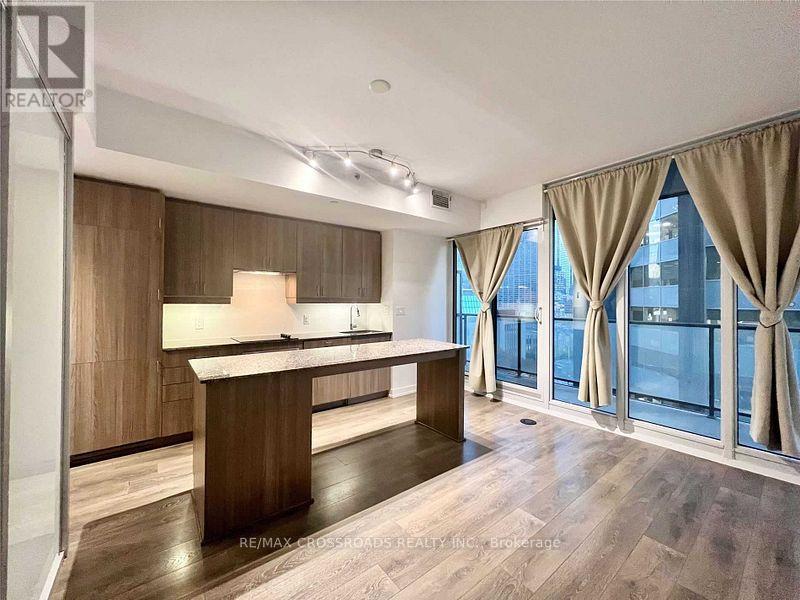 1007 - 426 University Avenue, Toronto, Ontario  M5G 1S9 - Photo 4 - C12430614
