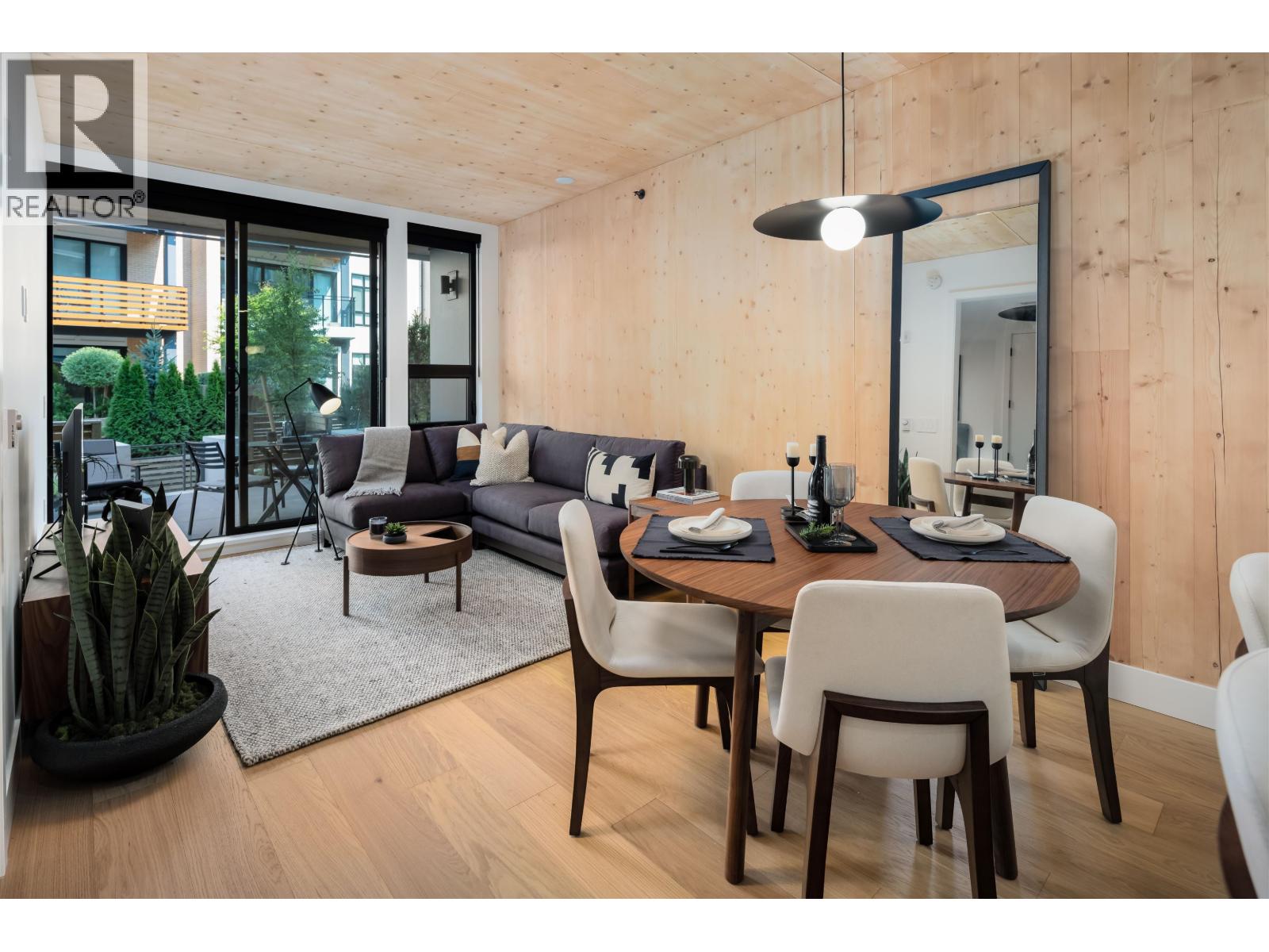 105 310 Salter Street, New Westminster, British Columbia  V3M 0N7 - Photo 1 - R3052923