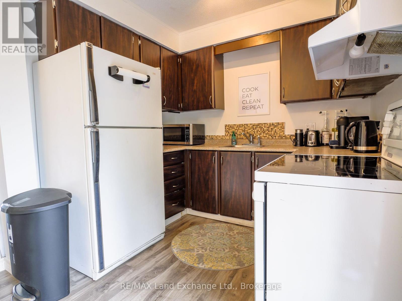 650 Barnes Avenue, Saugeen Shores, Ontario  N0H 2C1 - Photo 8 - X12430653