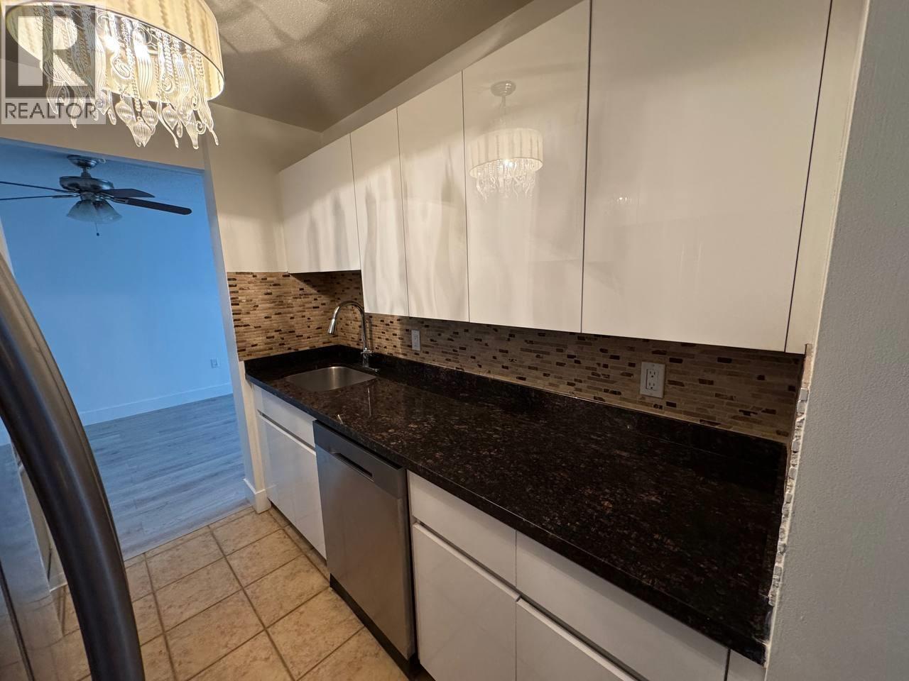 407 2008 Fullerton Avenue, North Vancouver, British Columbia  V7P 3G7 - Photo 8 - R3051256
