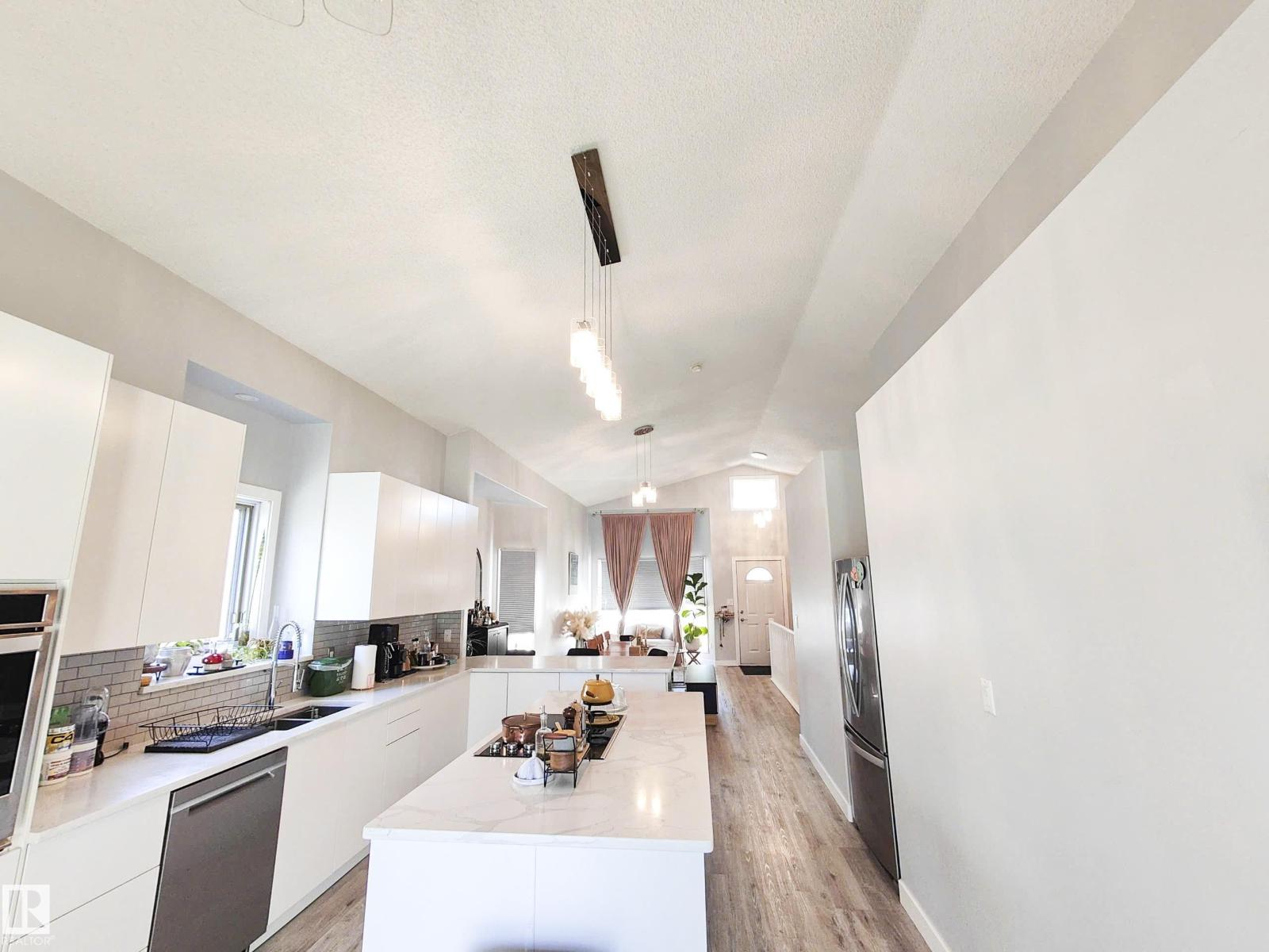 215 Peter Cl Nw Nw, Edmonton, Alberta  T5T 5Y5 - Photo 19 - E4459854