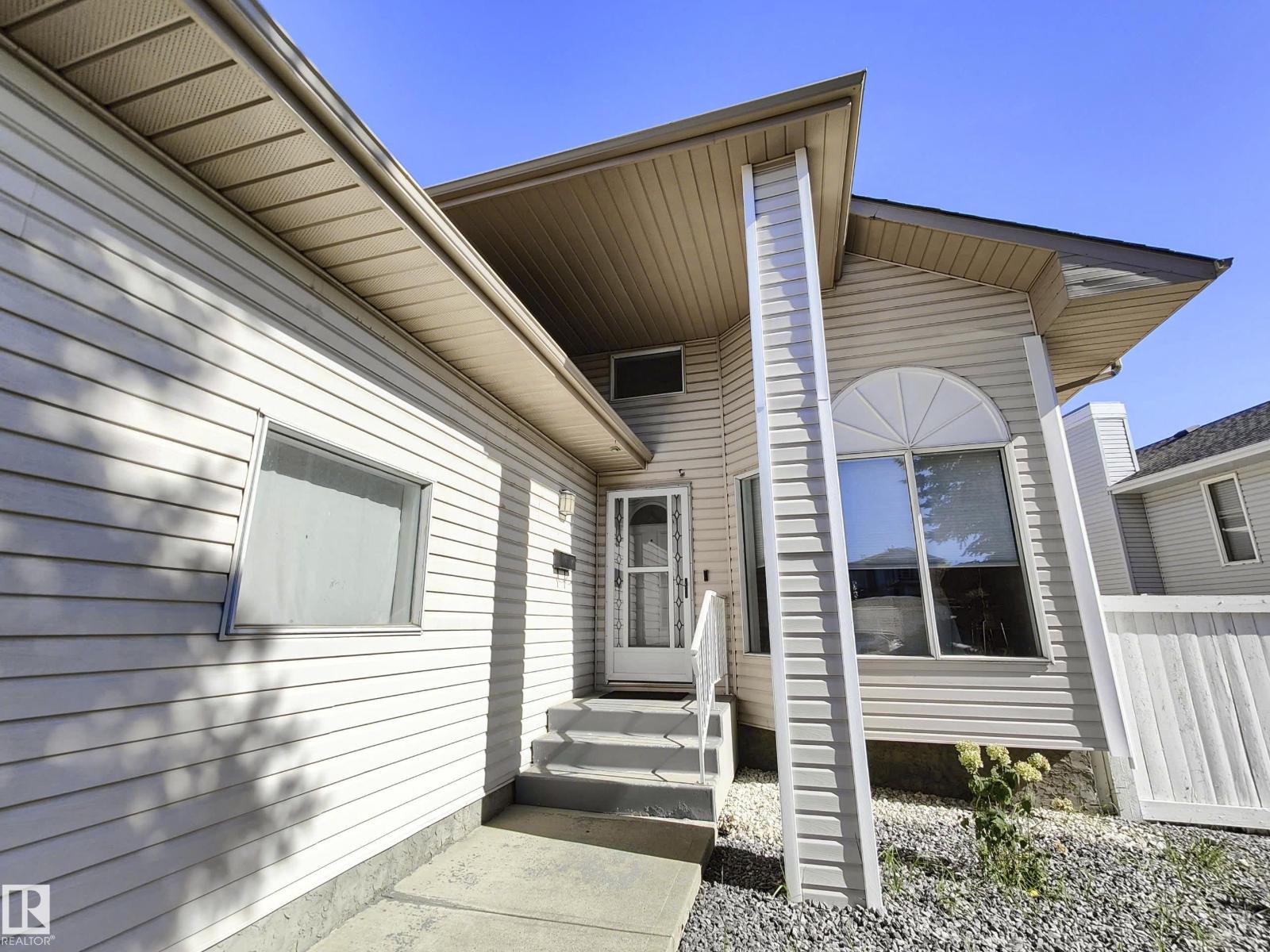 215 Peter Cl Nw Nw, Edmonton, Alberta  T5T 5Y5 - Photo 2 - E4459854