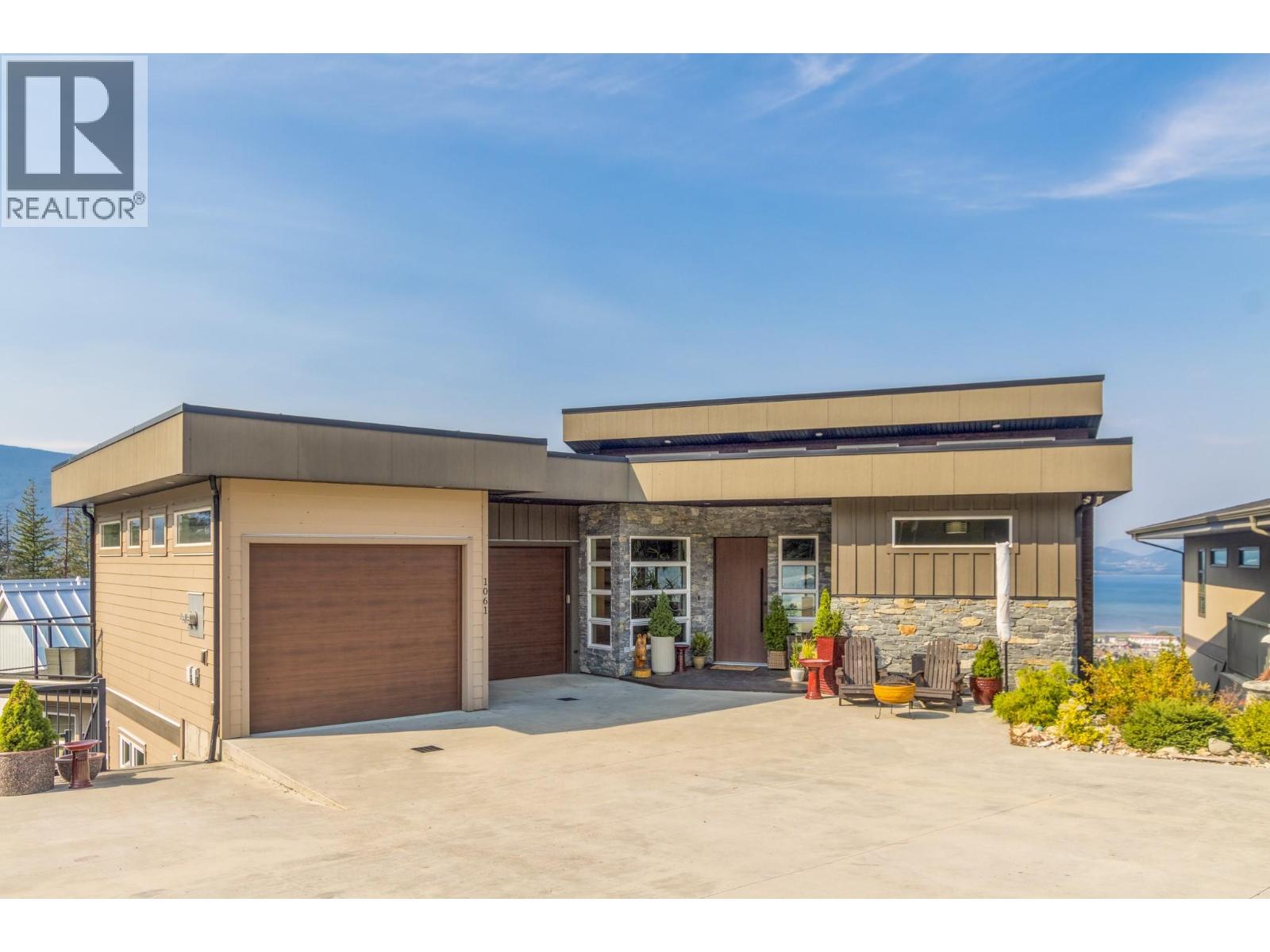 1061 19 Avenue SE, salmon arm, British Columbia