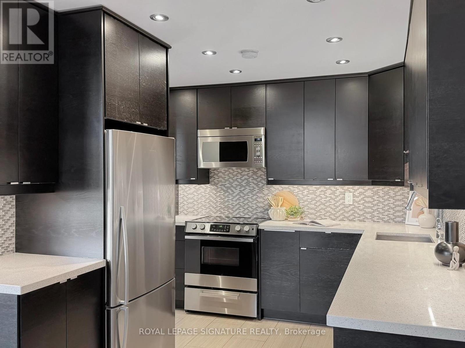 Ph09 - 80 Coe Hill Drive, Toronto, Ontario  M6S 3C9 - Photo 10 - W12430394