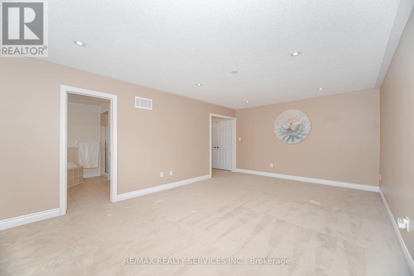6 Beacon Hill Drive, Brampton, Ontario  L6X 0V6 - Photo 32 - W12429362