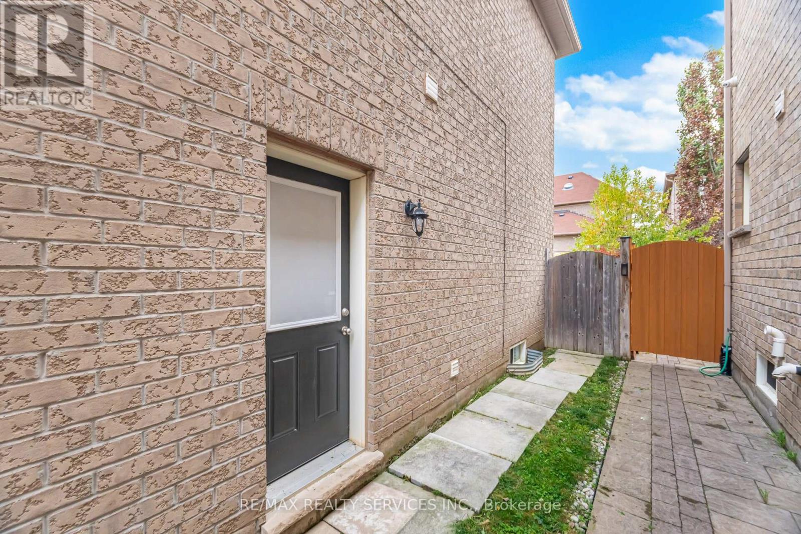 6 Beacon Hill Drive, Brampton, Ontario  L6X 0V6 - Photo 48 - W12429362