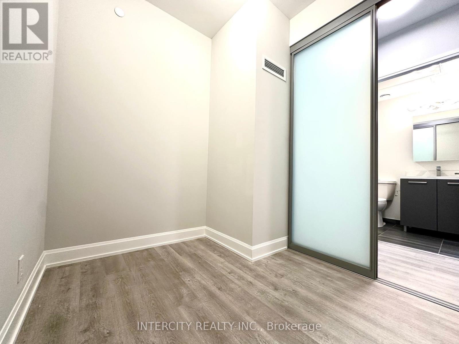 1710 - 38 Gandhi Lane, Markham, Ontario  L3T 0G9 - Photo 12 - N12430655