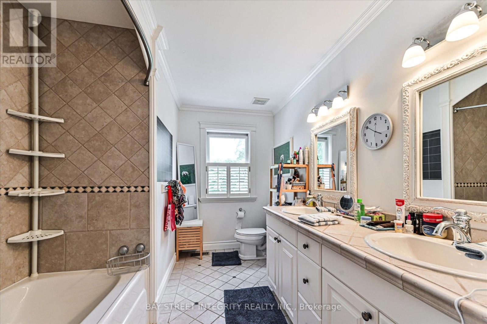 1192 Morrison Heights Drive, Oakville, Ontario  L6J 4J1 - Photo 30 - W12430663