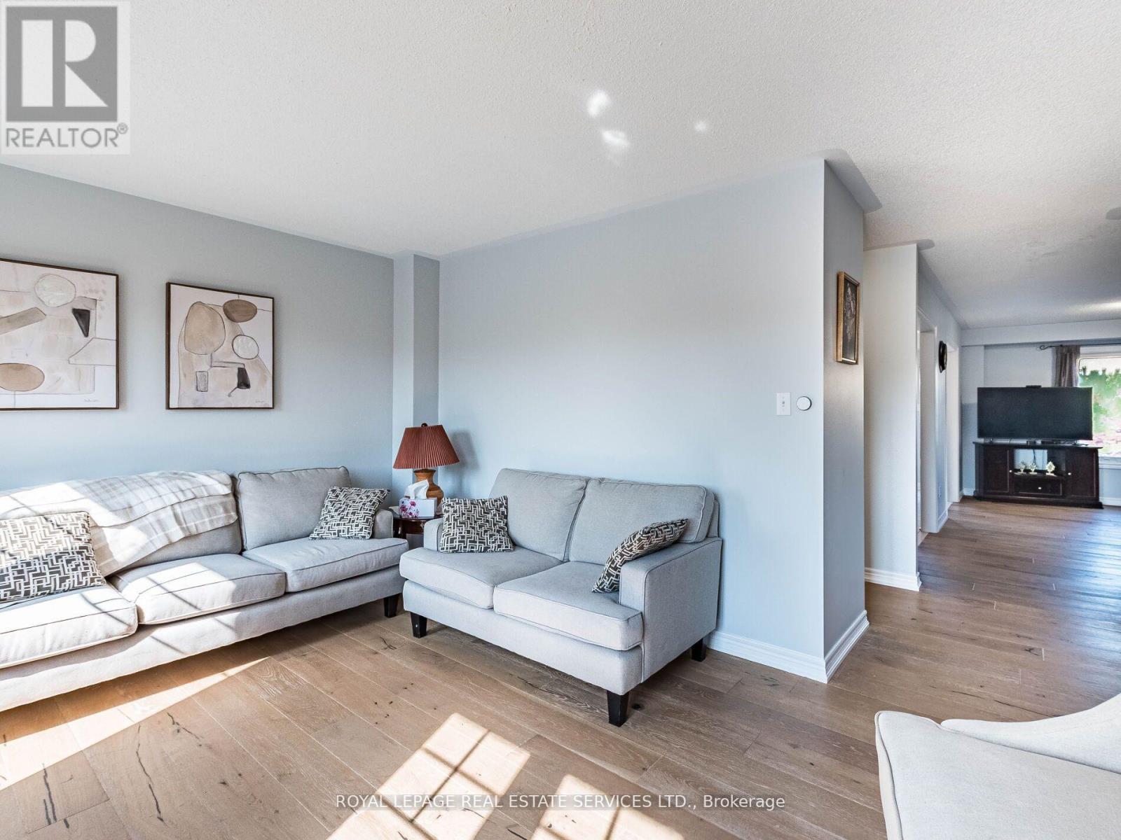 3087 Highvalley Road, Oakville, Ontario  L6M 5H4 - Photo 6 - W12430668