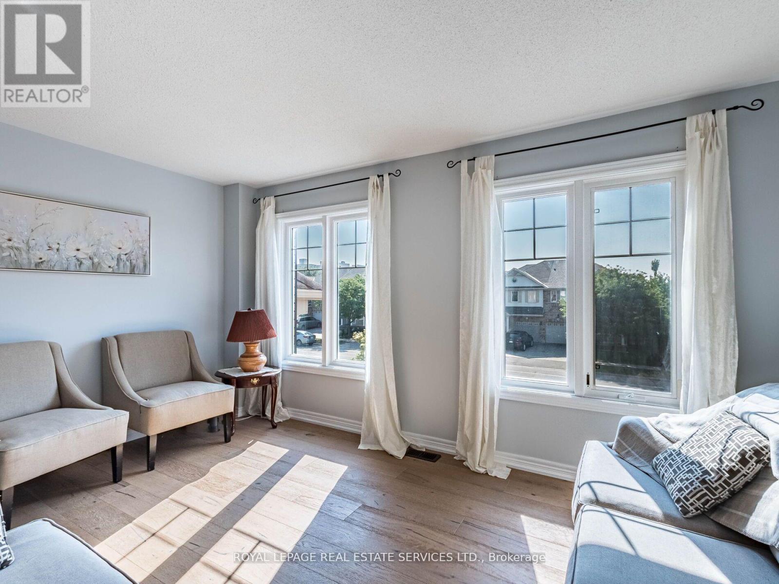 3087 Highvalley Road, Oakville, Ontario  L6M 5H4 - Photo 7 - W12430668