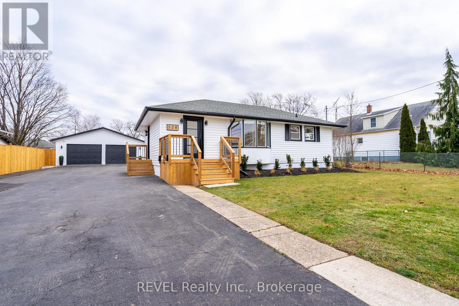 508 Geneva Street, St. Catharines (Vine/linwell), Ontario  L2R 2H6 - Photo 1 - X12430678