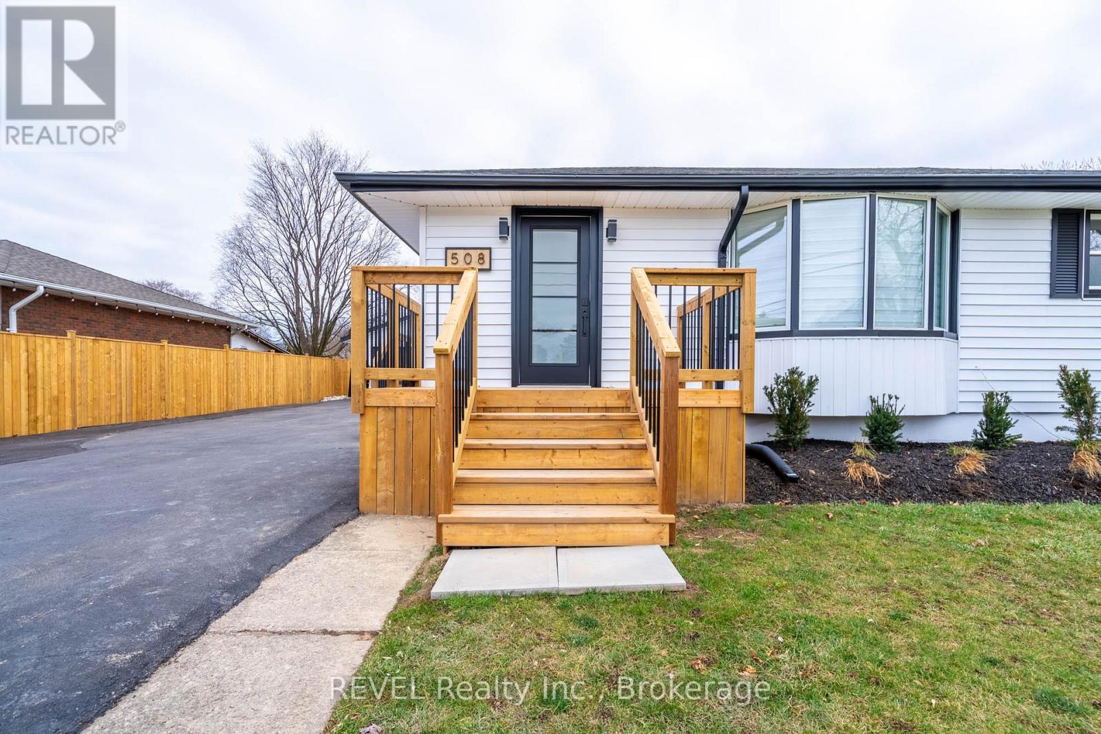 508 Geneva Street, St. Catharines (Vine/linwell), Ontario  L2R 2H6 - Photo 3 - X12430678
