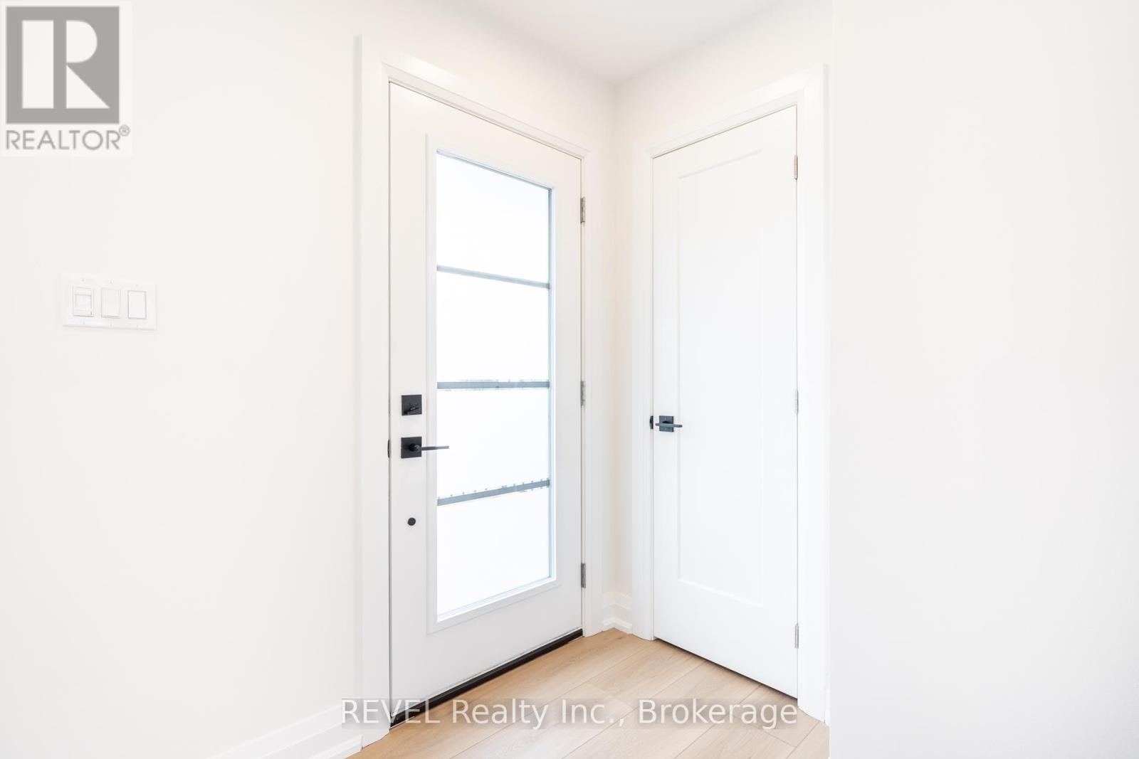 508 Geneva Street, St. Catharines (Vine/linwell), Ontario  L2R 2H6 - Photo 4 - X12430678