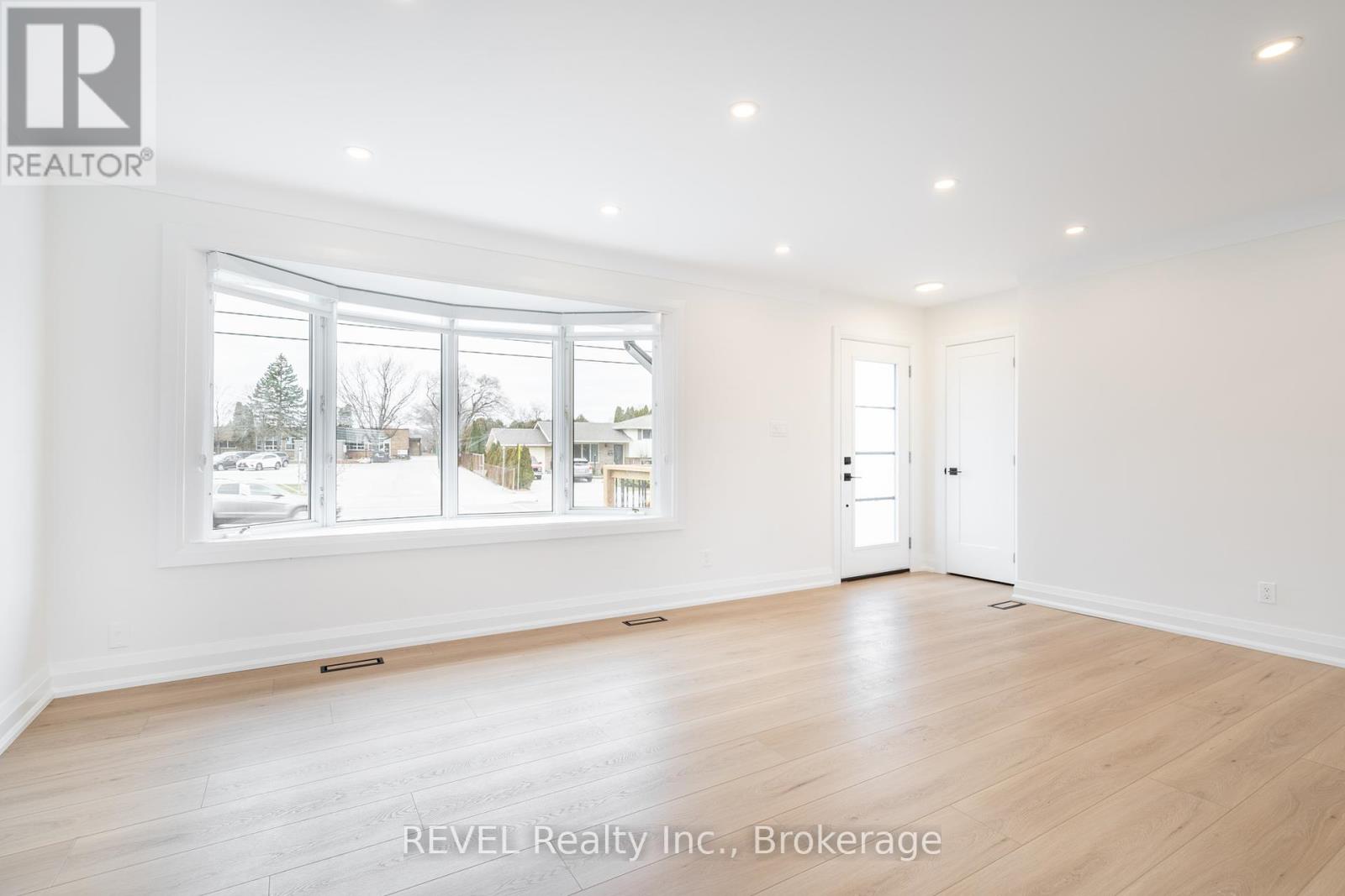 508 Geneva Street, St. Catharines (Vine/linwell), Ontario  L2R 2H6 - Photo 6 - X12430678