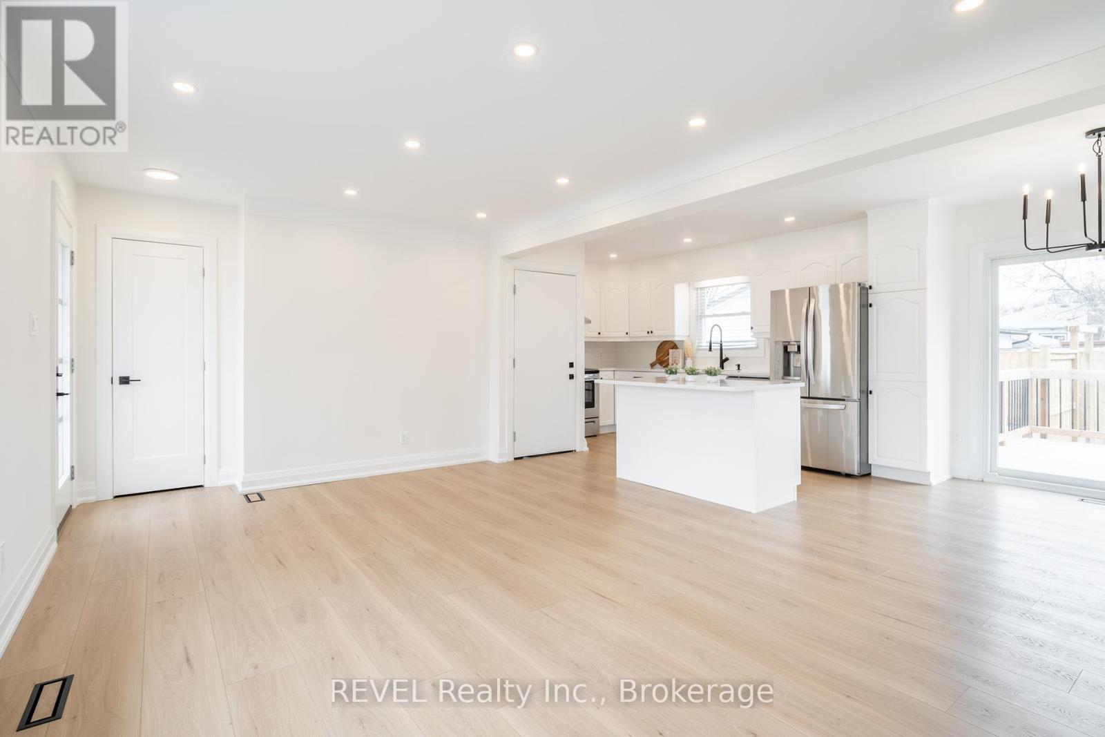 508 Geneva Street, St. Catharines (Vine/linwell), Ontario  L2R 2H6 - Photo 7 - X12430678