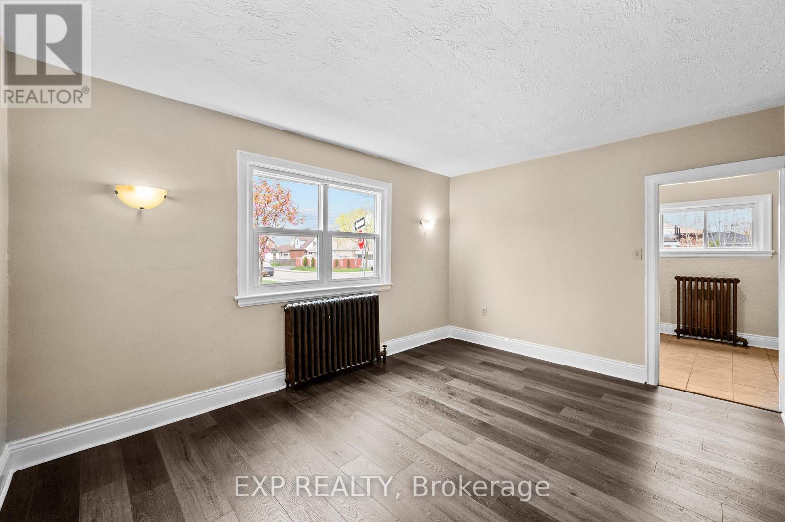 54 Frederick Avenue, Hamilton, Ontario  L8H 4K4 - Photo 11 - X12430664