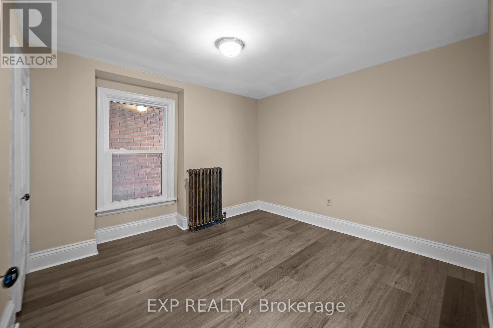 54 Frederick Avenue, Hamilton, Ontario  L8H 4K4 - Photo 12 - X12430664
