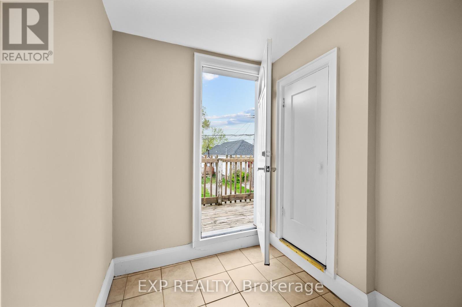 54 Frederick Avenue, Hamilton, Ontario  L8H 4K4 - Photo 37 - X12430664
