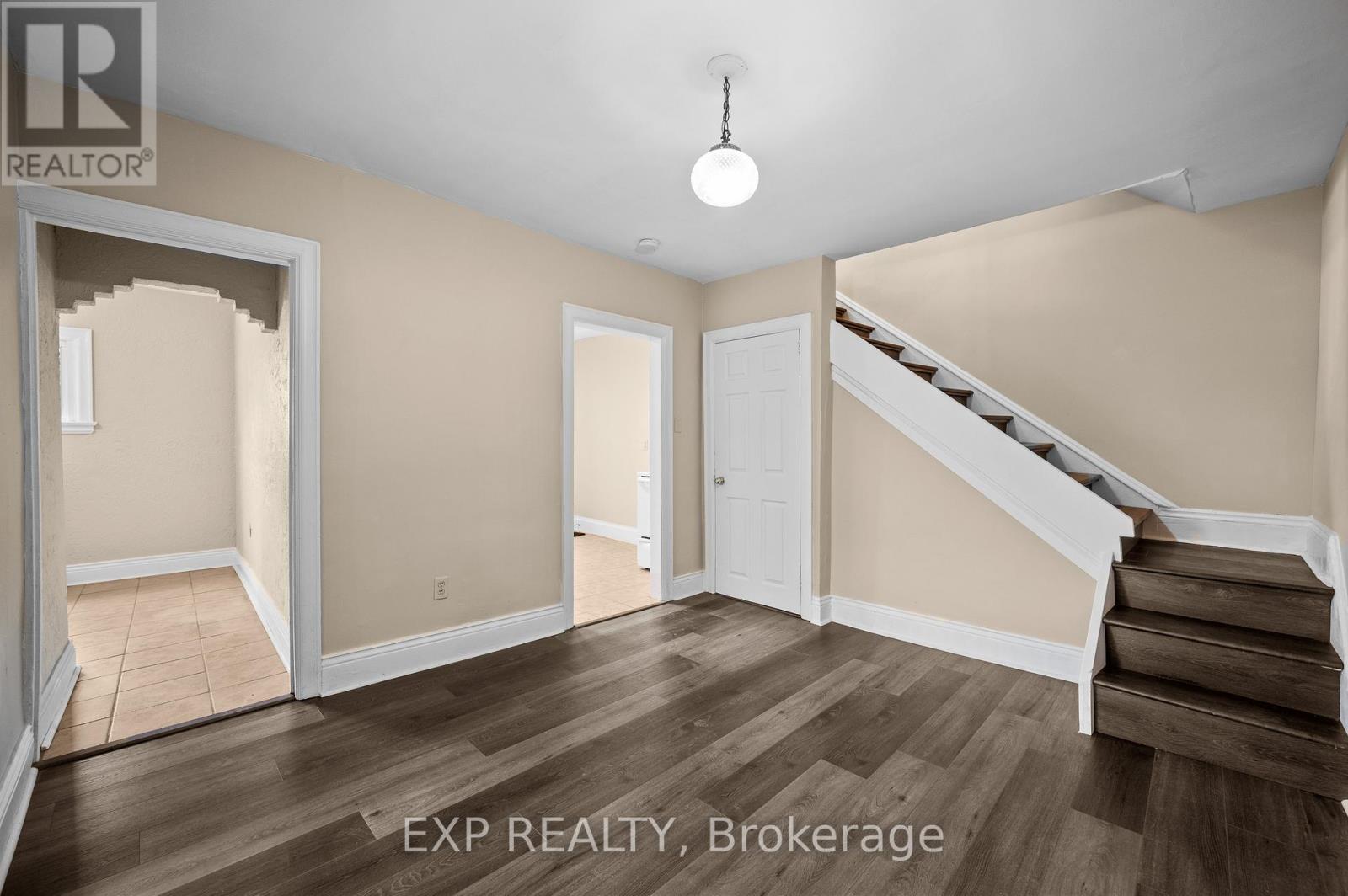 54 Frederick Avenue, Hamilton, Ontario  L8H 4K4 - Photo 5 - X12430664