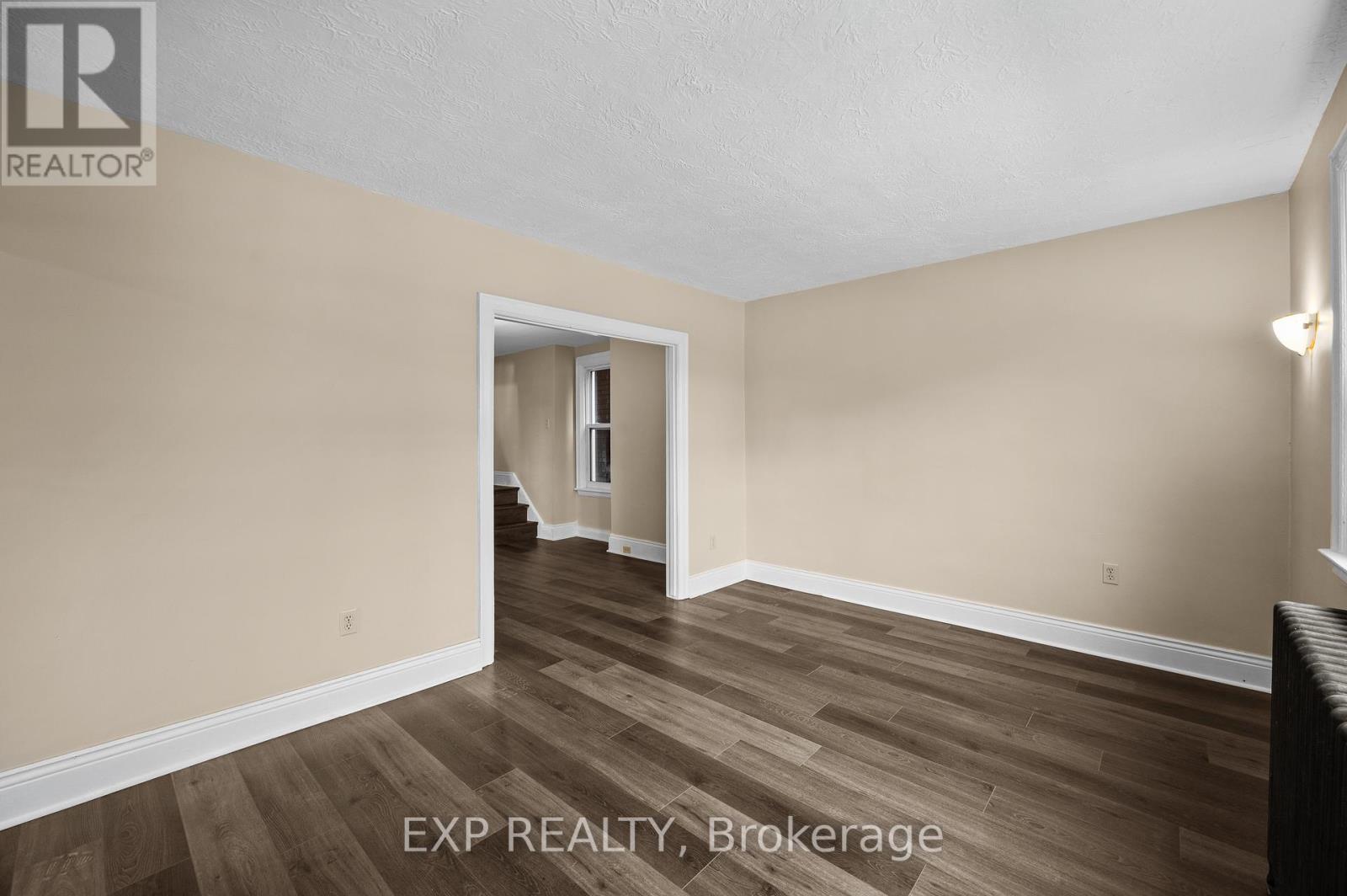 54 Frederick Avenue, Hamilton, Ontario  L8H 4K4 - Photo 9 - X12430664