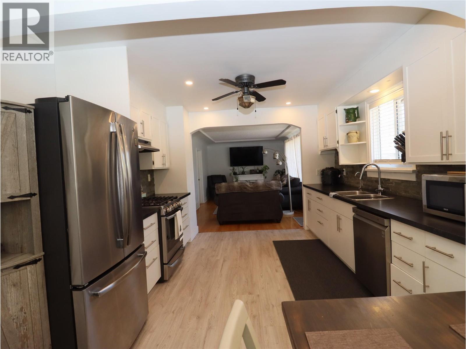 7689 21st Street, Grand Forks, British Columbia  V0H 1H2 - Photo 11 - 10364313