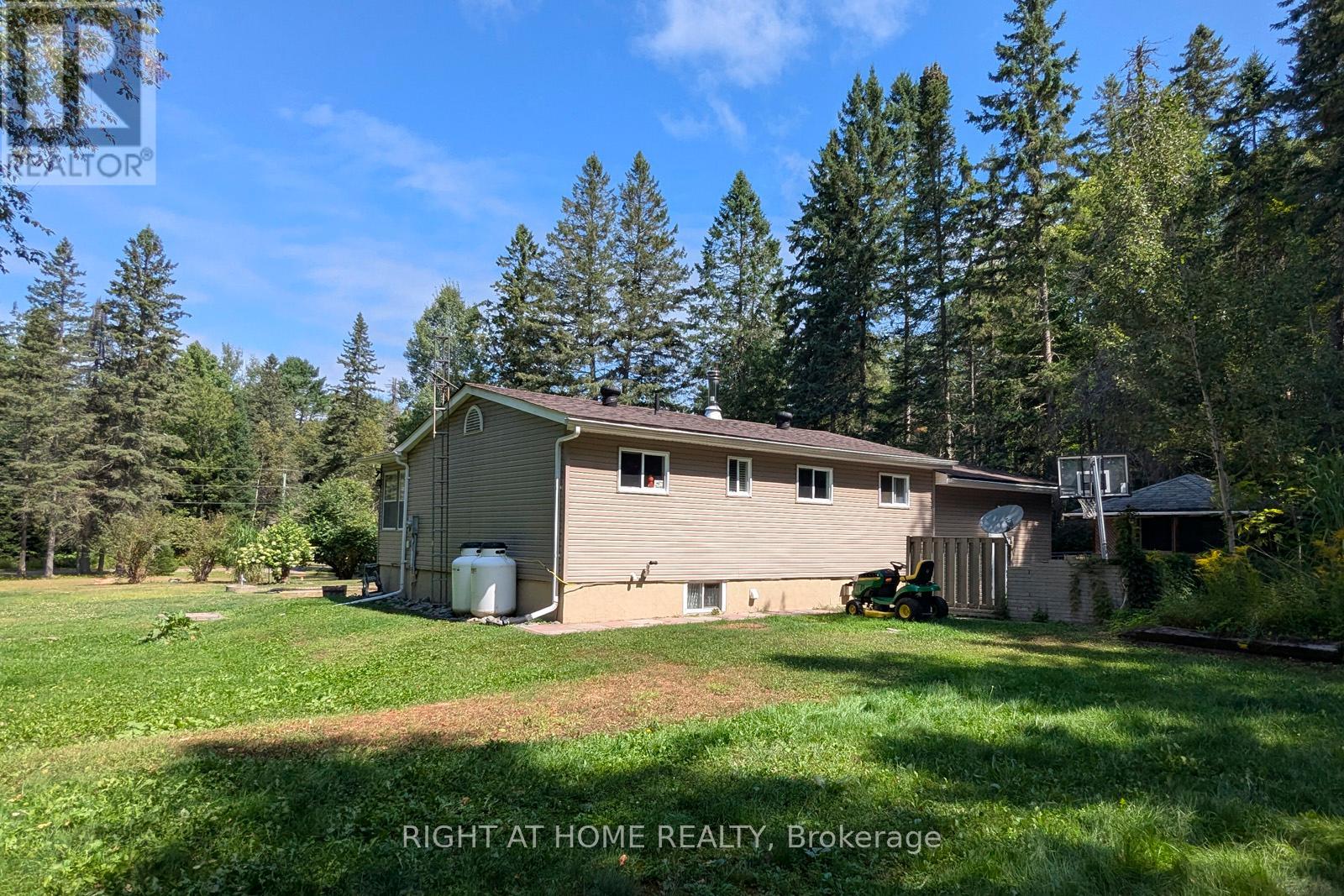 524 Balsam Chutes Road, Huntsville, Ontario  P0B 1L0 - Photo 37 - X12401057