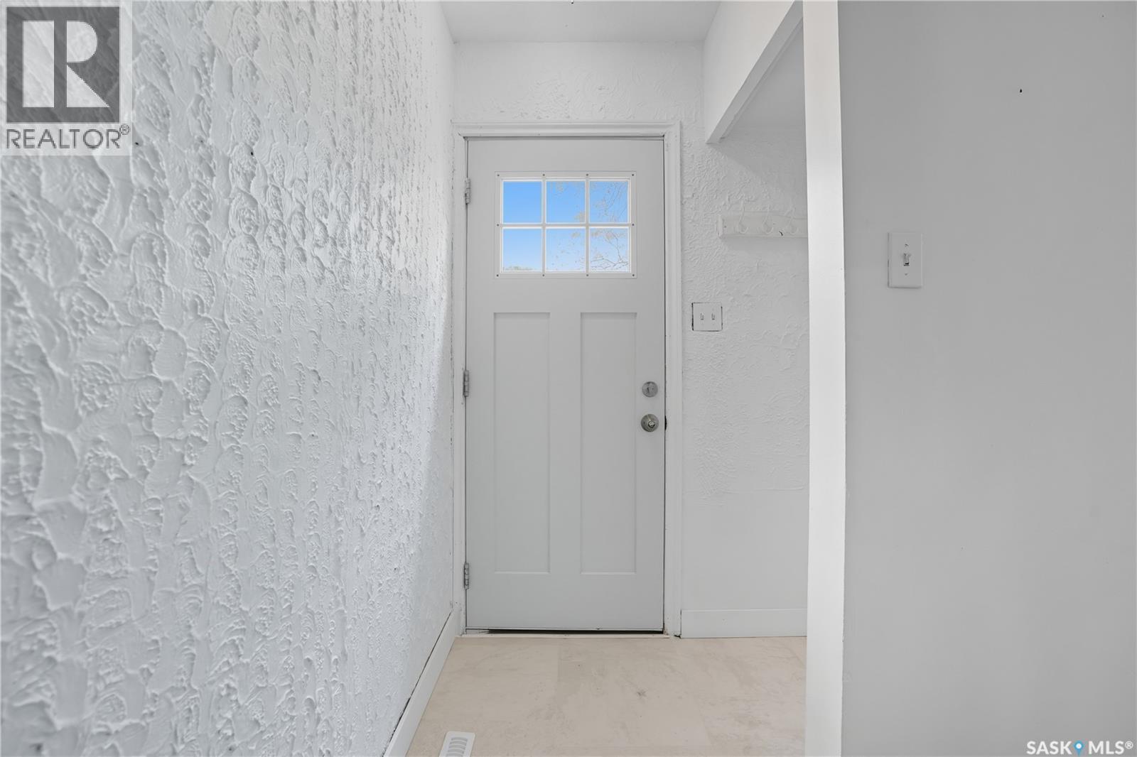 422 Royal Street, Regina, Saskatchewan  S4R 4Y6 - Photo 3 - SK019522