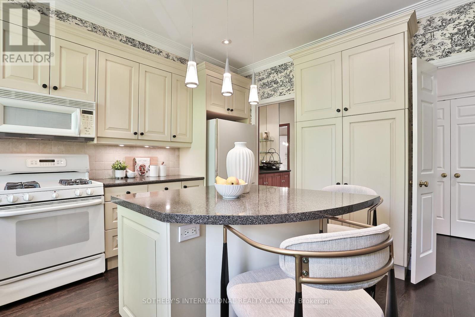 91 Glen Road, Toronto, Ontario  M4W 2V5 - Photo 19 - C12430684